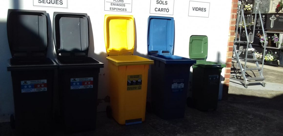 Ròtova promou el reciclatge al cementeri