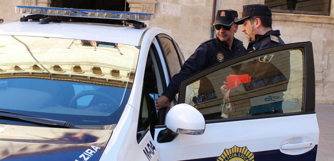 Alzira renova el parc mòbil de la Policia Local amb 4  cotxes híbrids
