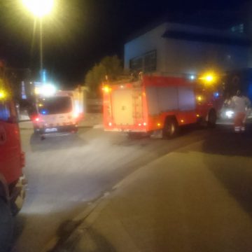 Un incendi en una residència d’Alzira deixa un ancià ferit i 15 evacuats