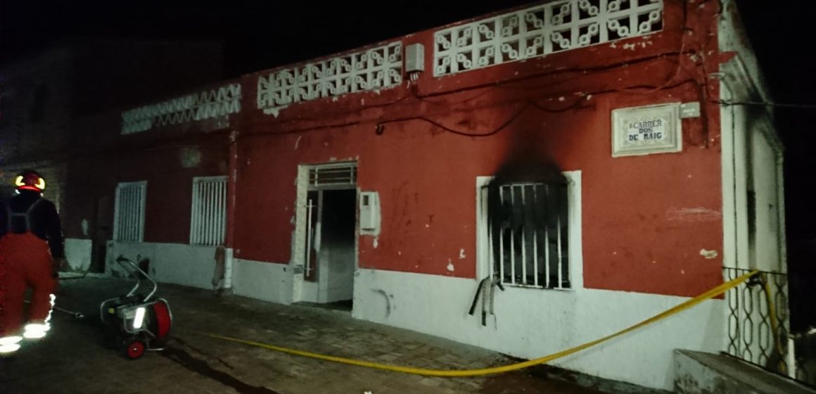 Incendi en una vivenda a La Font d’En Carròs