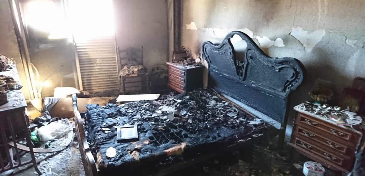 Nou persones ateses en un incendi en un habitatge a Gandia