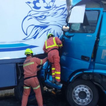 Accident entre dos camions en la A7 a l’altura de Xàtiva