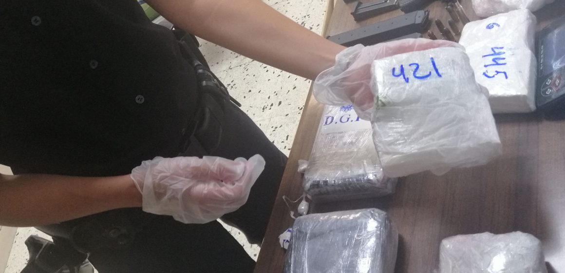 La Policia Nacional deté a dos germans i es confisca de cinc quilograms de cocaïna a la Canal de Navarrés i La Costera