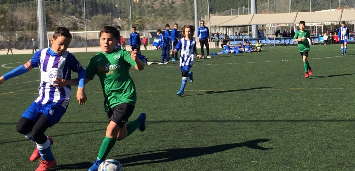 El CF Base Gandia organitza un curs per a millorar la tècnica individual dels futbolistes
