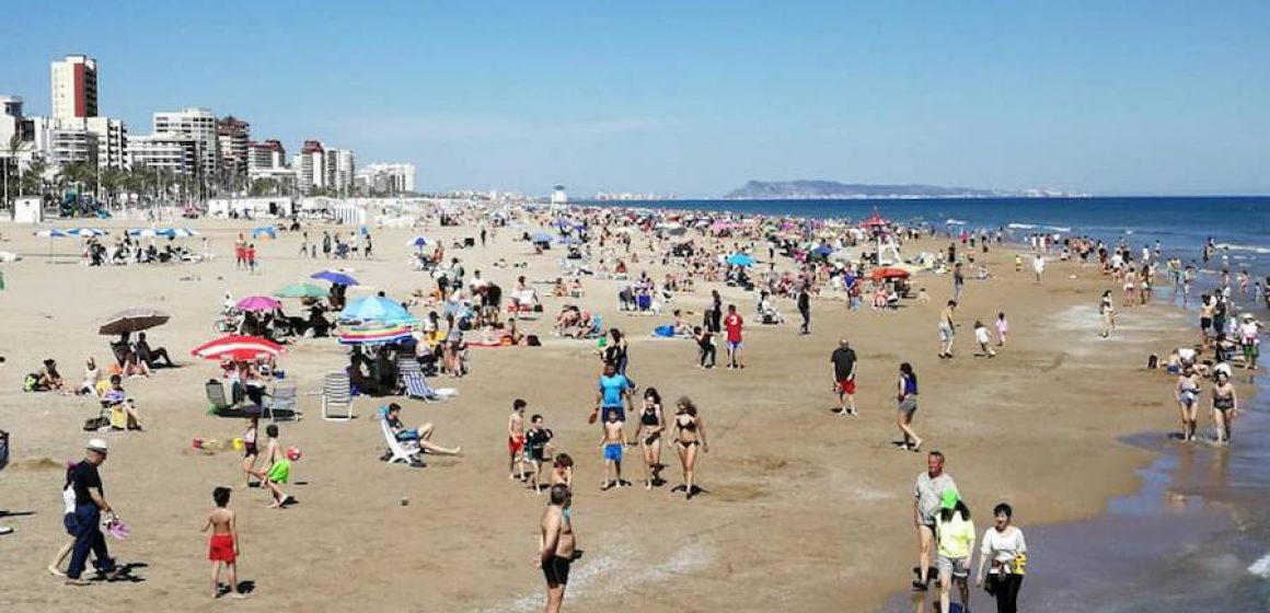 La Platja Nord i la de l’Auir de Gandia s’incorporen a la iniciativa “Xarxa de Platges sense fum de la Comunitat Valenciana”
