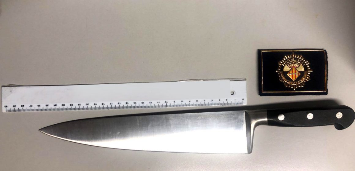 La Policia Local d’Alzira deté un home que amenaçava amb un ganivet la seua parella