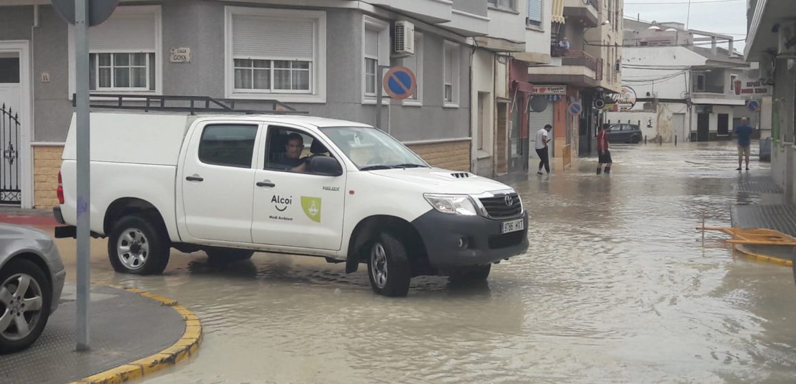 Alcoi col·labora amb el Baix Segura per a ajudar a solucionar els efectes del temporal