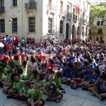 Escolars de Xàtiva celebren el Correllengua amb motiu del 9 d’octubre