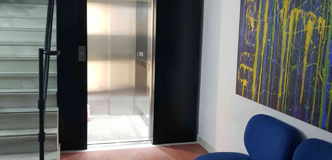 Un ascensor acaba en els problemes d’accessibilitat de l’Ajuntament de Vilallonga