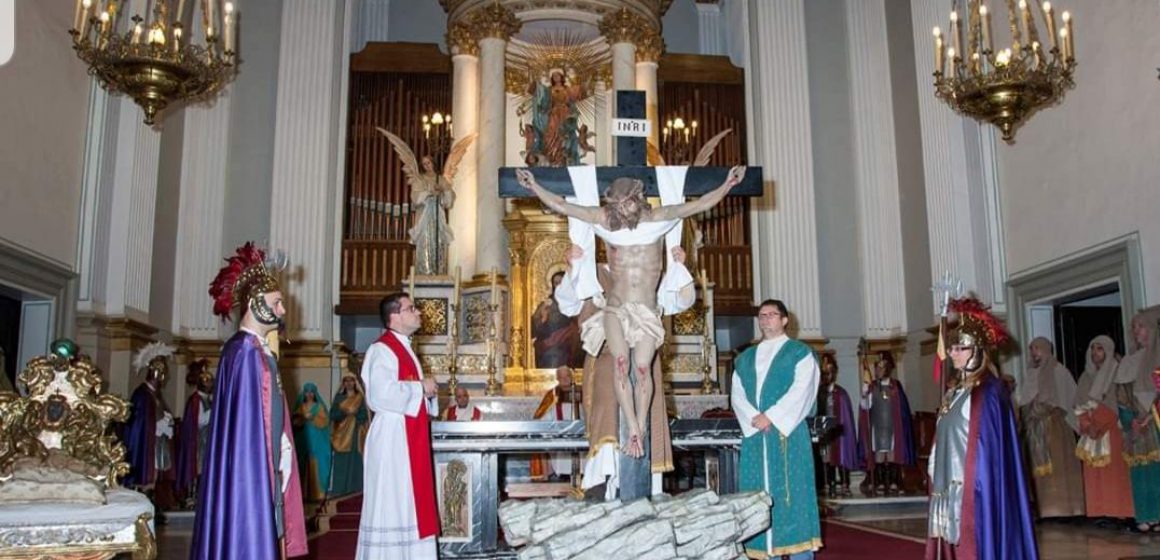 Oliva acomiada l’any de la Diocesana amb una representació del “Desclavament” 