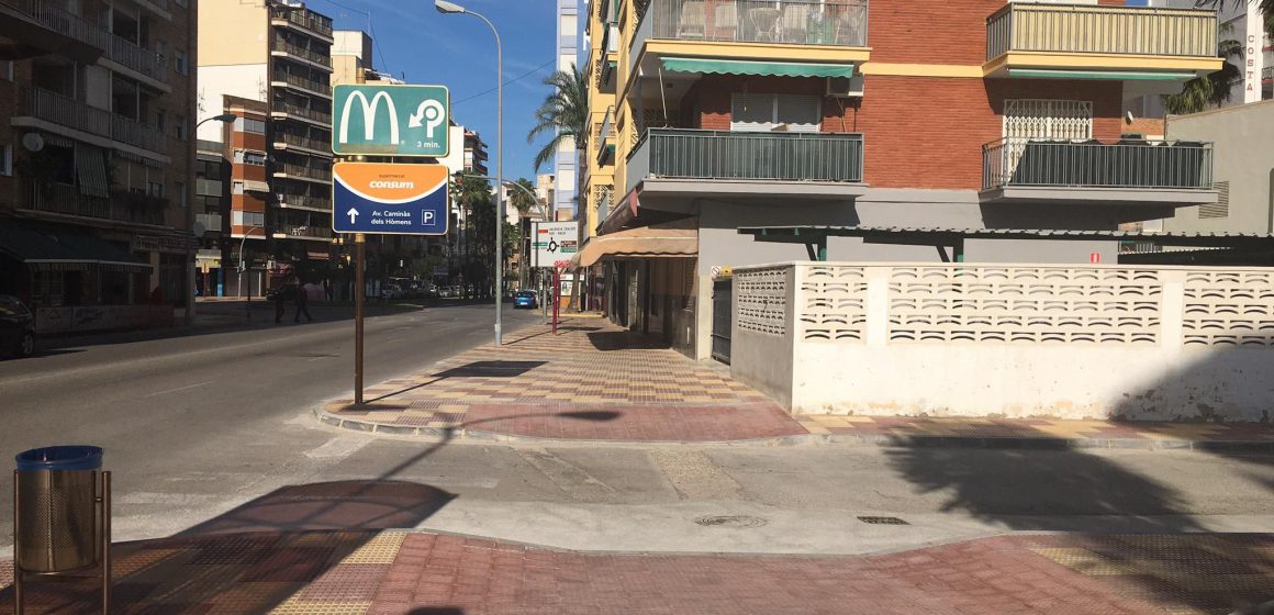 Cullera elimina barreres arquitectòniques i recupera voreres en l’entorn Caminàs, del carrer Agustín Olivert i el carrer Tancat