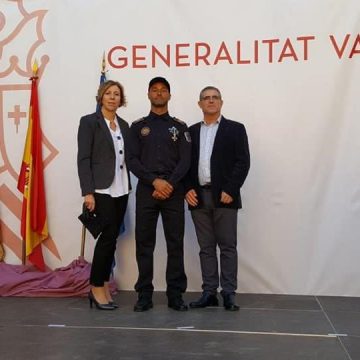 Condecorat un Policia Local d’El Real de Gandia per salvar una família a la qual van assaltar en el seu habitatge