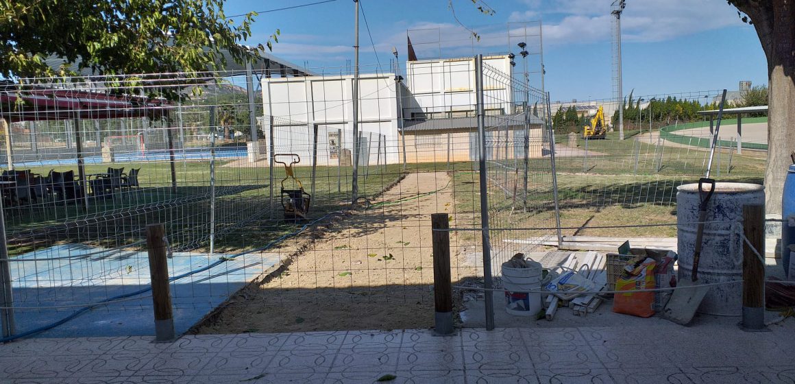 Xeresa utilitza àrids reciclats en les obres d’accés al camp de futbol