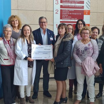 Una associació d’Algemesí dona 6.000 euros a l’hospital de La Ribera per investigar contra el càncer