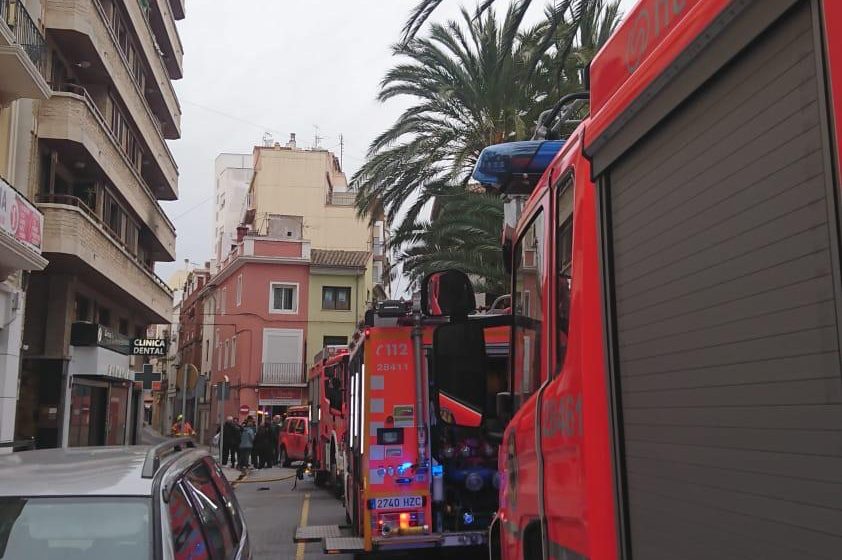 20 evacuats en un incendi a un habitatge de Cullera