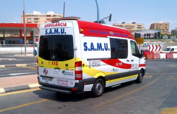 El SAMU assisteix a un jove de 24 anys ferit per arma blanca a Alzira