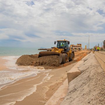 Cullera reprén els treballs de reparació de les platges del sud paralitzats per la Covid-19