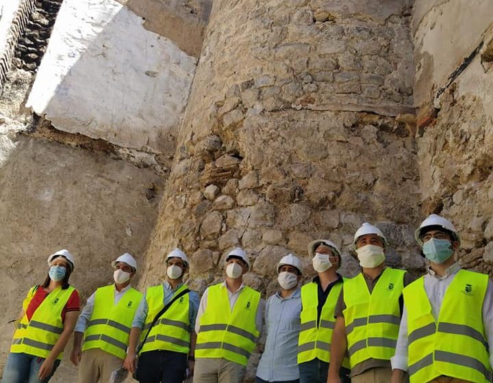 Apareixen restes de la muralla de la Vila en les obres de restauració del Palau d’Oliva