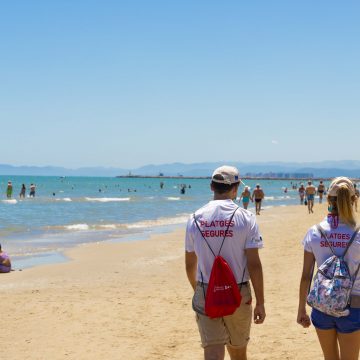 La Generalitat anuncia la contractació de 1.000 auxiliars en les platges per a la campanya ‘Estiu segur 2021’