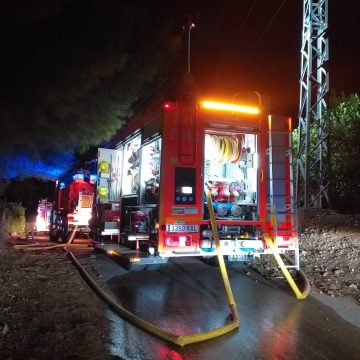 Es declaren tres incendis presumptament intencionats la passada nit a Alzira