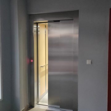 El Real de Gandia millora l’accesibilitat de la Llar dels Jubilats amb un nou ascensor
