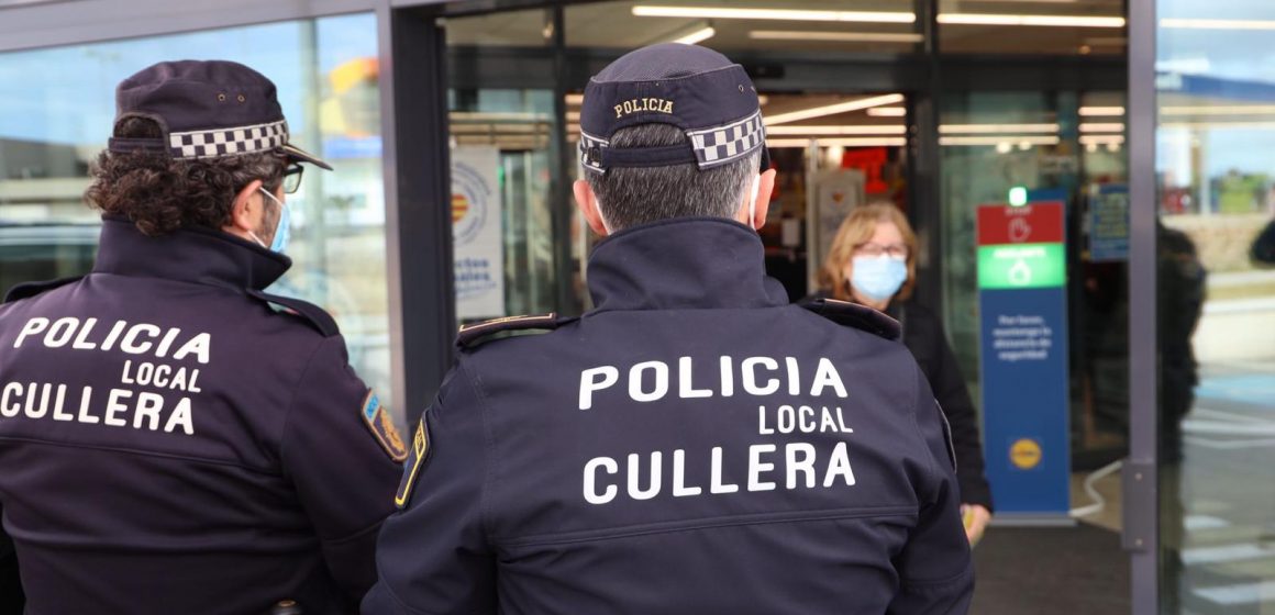 La Policia de Cullera vigila el compliment de les normes sociosanitàries en grans superfícies
