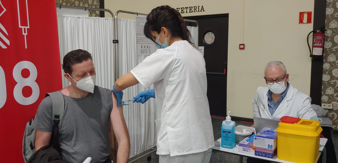 El Departament de Salut de la Ribera vacunarà a prop de 8.000 docents de la comarca en quatre dies