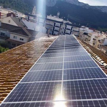 Xeresa instal·la plaques solars als edificis municipals