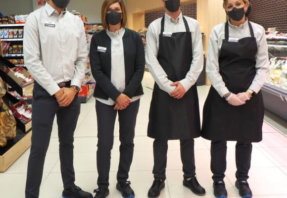 La cadena de supermercats Masymas renova el vestuari del personal