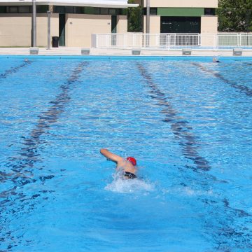 L’Aquatló d’Ontinyent i una jornada de portes obertes obrin la nova temporada de bany a la piscina municipal