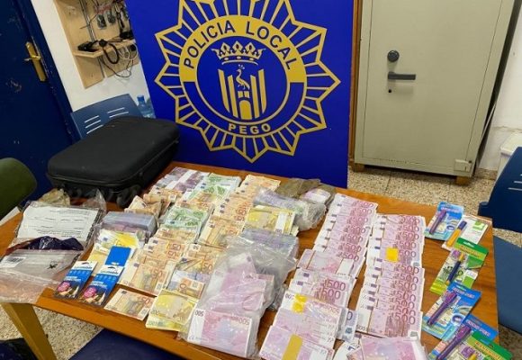 La Policia Local de Pego localitza en un cotxe més d’un milió d’euros en bitllets falsos