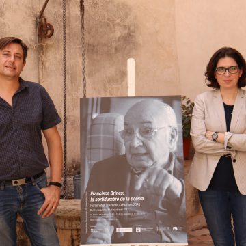 Oliva acull l’exposició homenatge del seu fill predilecte,  Francisco Brines, al Museu Etnològic