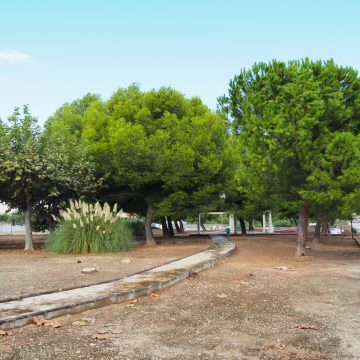 L’Ajuntament de Miramar inicia la instal·lació d’un parc caní a la platja de Miramar