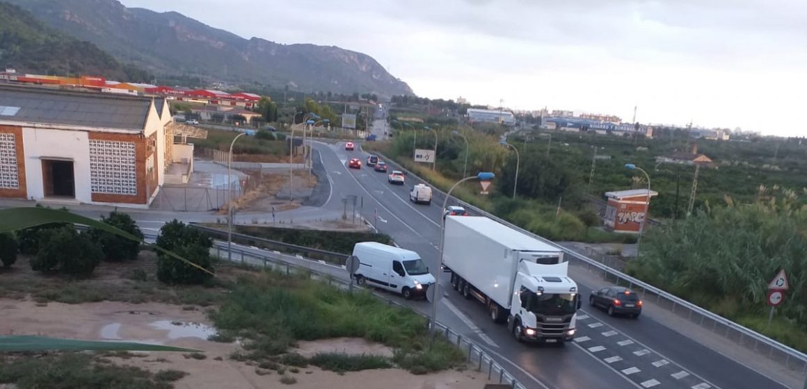 Xeresa reclama un nou accés al municipi pel col·lapse que pateix l’entrada per l’autopista