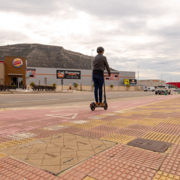La Policia Local de Cullera llança una campanya per a controlar els patinets