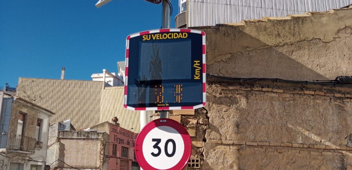 Sueca instal·la radars informatius de velocitat per a protegir vianants i conductors dels perills d’una velocitat excessiva