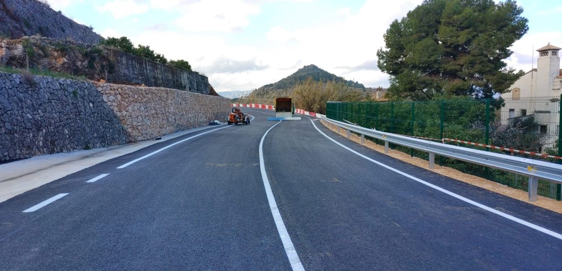 La Font d’En Carròs elimina la perillositat de la carretera a Oliva