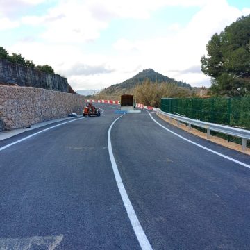 La Font d’En Carròs elimina la perillositat de la carretera a Oliva