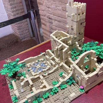 Una maqueta del monestir de la Murta a l’exposició de LEGO “Alzira un riu de bricks”
