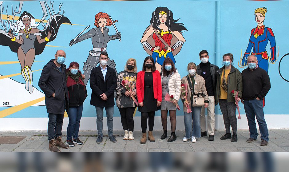 Oliva inaugura un nou mural per reivindicar el paper de la dona en la societat