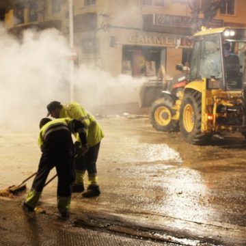 L’Ajuntament de Xàtiva reparteix 2.500 gots reutilitzables entre les comissions falleres de la ciutat