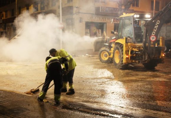 L’Ajuntament de Xàtiva reparteix 2.500 gots reutilitzables entre les comissions falleres de la ciutat