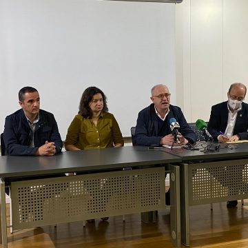 Alcaldes i alcaldesses de la Ribera demanen més competències municipals per frenar les macroplantes fotovoltaiques 