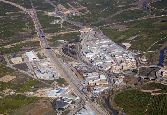 Alzira millora els polígons industrials del Mercat d’Abastos i de Fracà