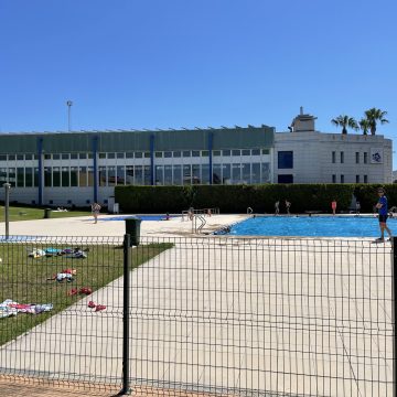 Èxit d’usuaris a la piscina d’estiu d’Alzira el primer cap de setmana