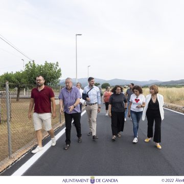 Finalitzen els treballs d’asfaltat al camí Carril i les obres de dos nous parcs per a totes les edats a Marxuquera