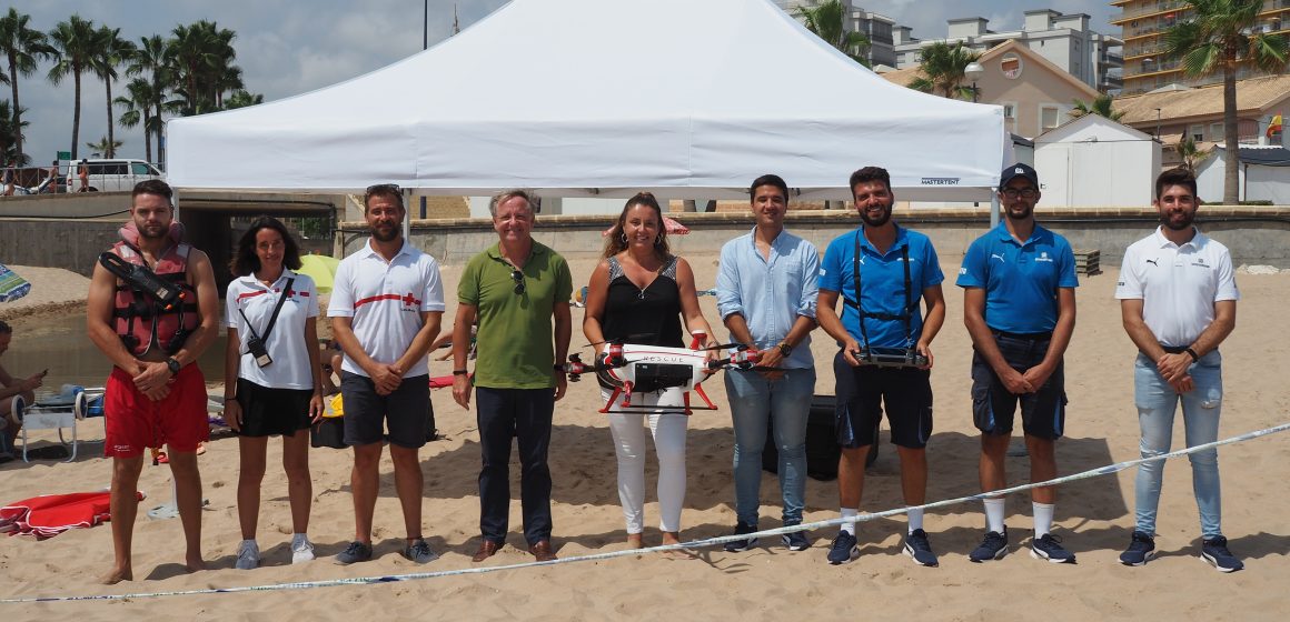 Miramar controla la platja amb drons de rescat per a auxiliar a banyistes en dificultats