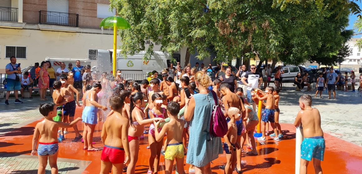 Sueca estrena el primer parc infantil amb jocs d’aigua