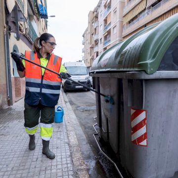 Gandia posa en marxa un dispositiu de neteja intensiva de carrers