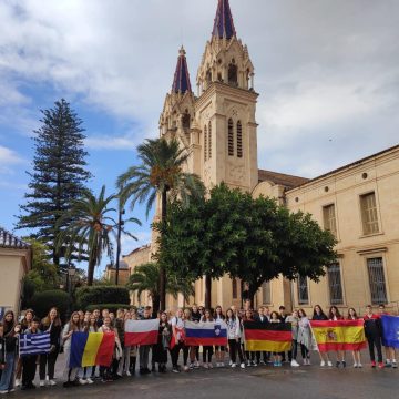 El Col·legi Esclavas SCJ de Benirredrà acull a alumnat europeu de cinc països